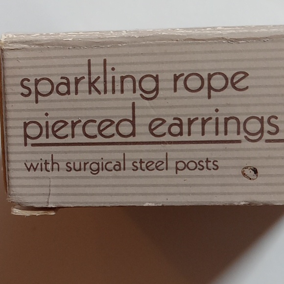 1989 vintage stud post earrings sparkling rope by avon nib - Picture 4 of 6